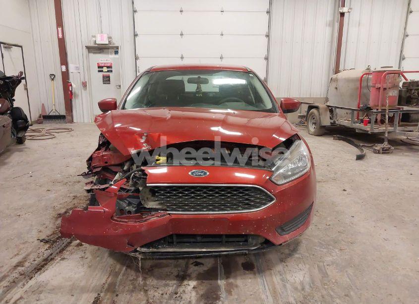 Photo 12 of 2018 Ford Focus SE (VIN 1FADP3FEXJL239532)