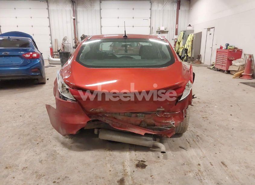 Photo 16 of 2018 Ford Focus SE (VIN 1FADP3FEXJL239532)