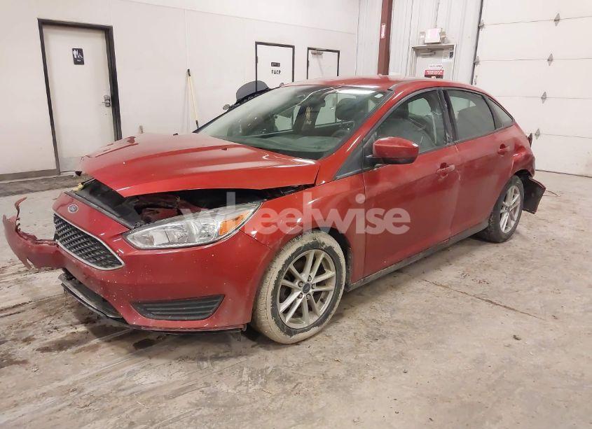Photo 2 of 2018 Ford Focus SE (VIN 1FADP3FEXJL239532)