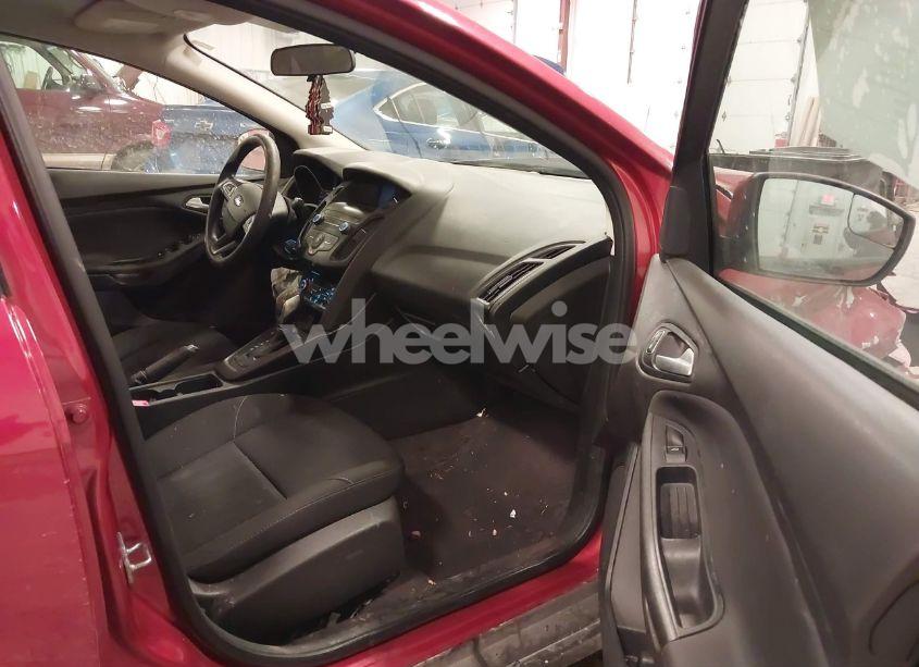 Photo 5 of 2018 Ford Focus SE (VIN 1FADP3FEXJL239532)