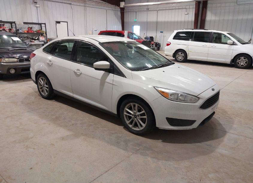 2018 Ford Focus SE (VIN 1FADP3FEXJL241619) main photo