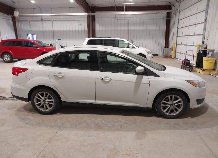 Photo 13 of 2018 Ford Focus SE (VIN 1FADP3FEXJL241619)