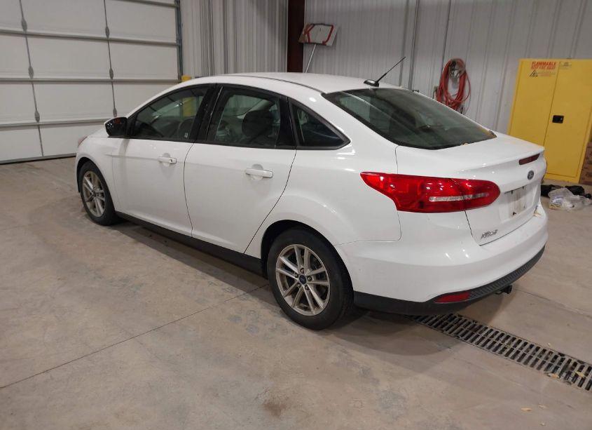 Photo 3 of 2018 Ford Focus SE (VIN 1FADP3FEXJL241619)