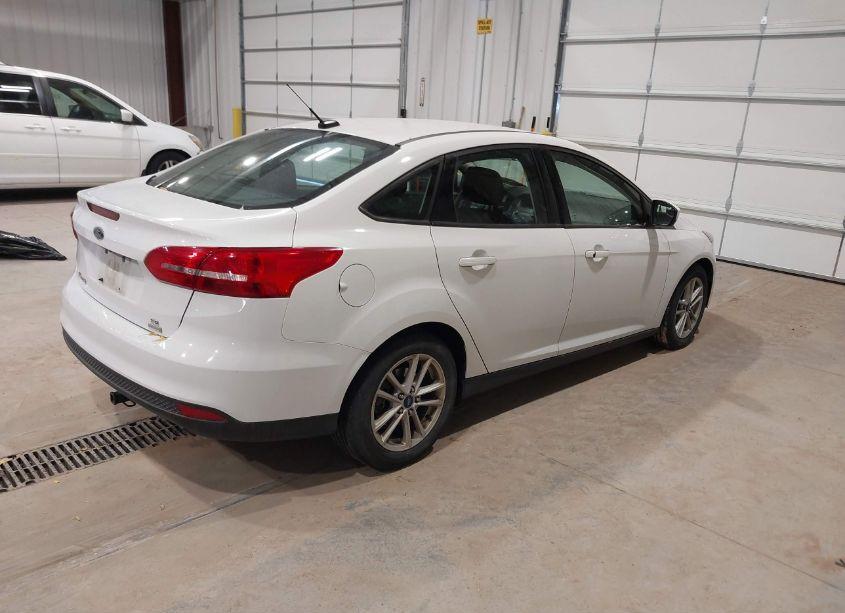 Photo 4 of 2018 Ford Focus SE (VIN 1FADP3FEXJL241619)