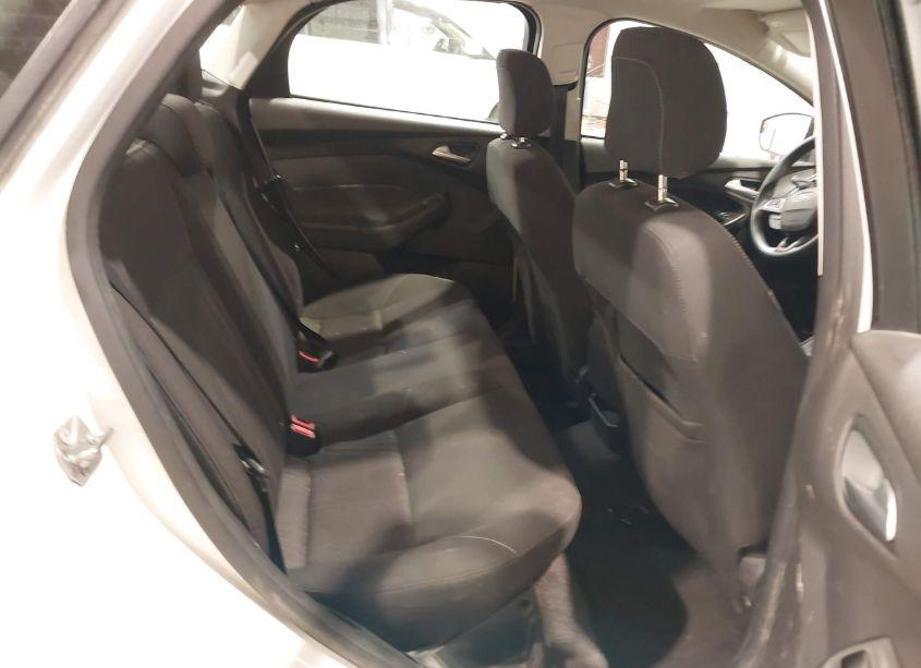 Photo 8 of 2018 Ford Focus SE (VIN 1FADP3FEXJL241619)