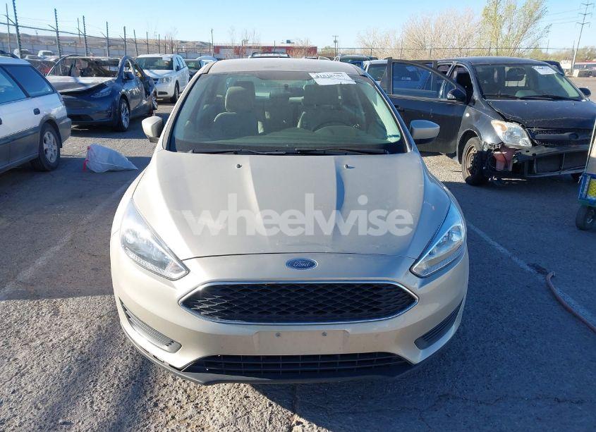 Photo 12 of 2018 Ford Focus SE (VIN 1FADP3FEXJL270103)