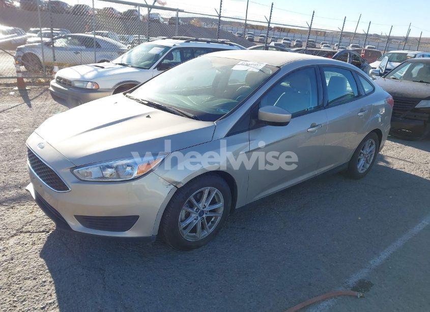 Photo 2 of 2018 Ford Focus SE (VIN 1FADP3FEXJL270103)