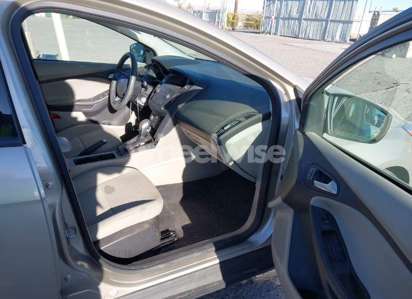 Photo 5 of 2018 Ford Focus SE (VIN 1FADP3FEXJL270103)