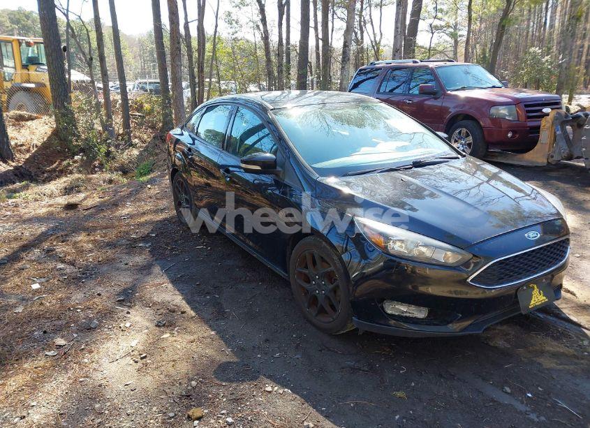 2017 Ford Focus SEL (VIN 1FADP3H20HL331570) main photo