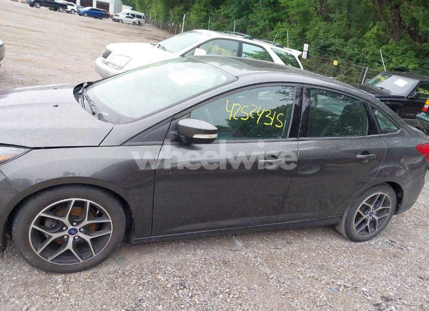 Photo 14 of 2018 Ford Focus SEL (VIN 1FADP3H20JL200919)