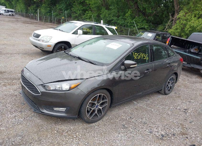 Photo 2 of 2018 Ford Focus SEL (VIN 1FADP3H20JL200919)