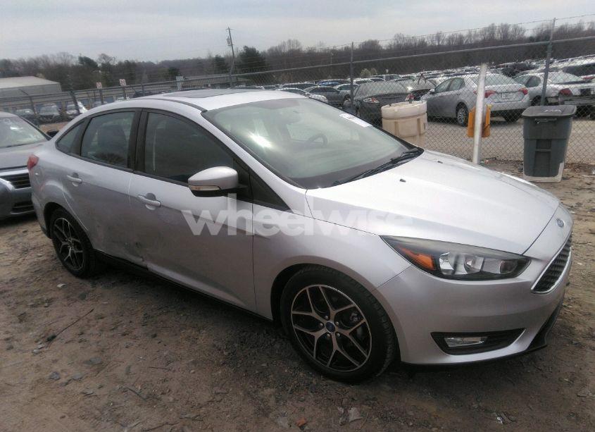 2018 Ford Focus SEL (VIN 1FADP3H20JL201374) main photo