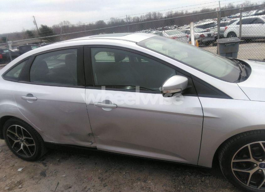 Photo 13 of 2018 Ford Focus SEL (VIN 1FADP3H20JL201374)