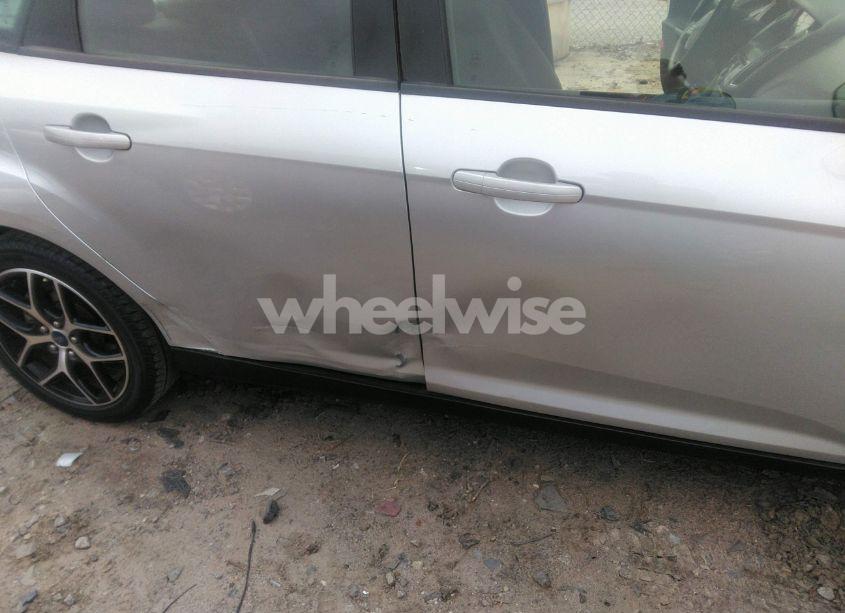 Photo 6 of 2018 Ford Focus SEL (VIN 1FADP3H20JL201374)