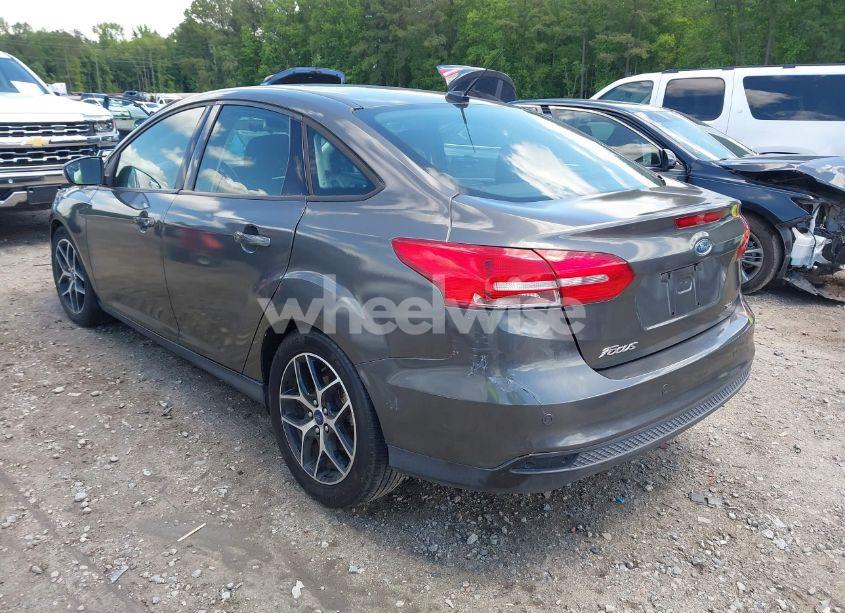 Photo 3 of 2018 Ford Focus SEL (VIN 1FADP3H20JL226341)
