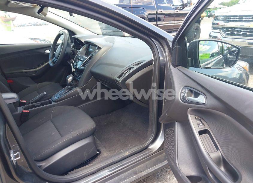 Photo 5 of 2018 Ford Focus SEL (VIN 1FADP3H20JL226341)