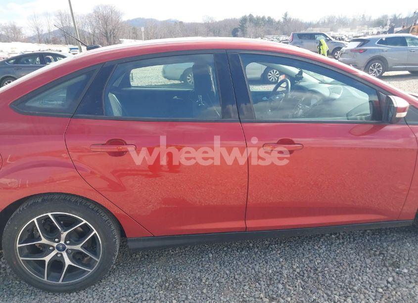Photo 13 of 2018 Ford Focus SEL (VIN 1FADP3H20JL255774)