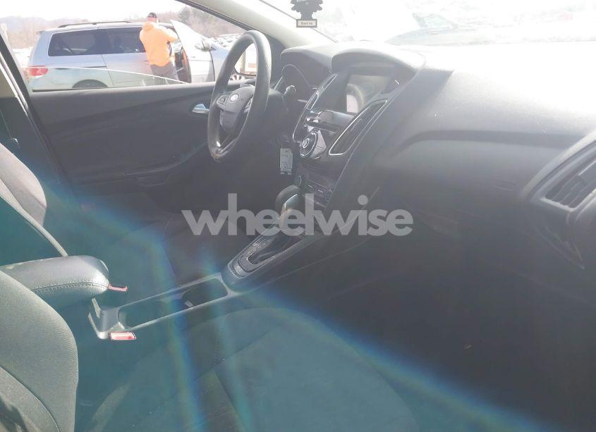 Photo 5 of 2018 Ford Focus SEL (VIN 1FADP3H20JL255774)