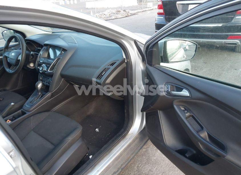 Photo 5 of 2017 Ford Focus SEL (VIN 1FADP3H21HL269502)