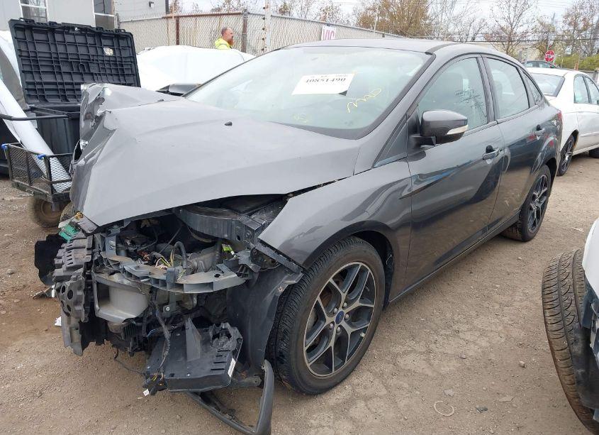 Photo 2 of 2017 Ford Focus SEL (VIN 1FADP3H22HL265135)