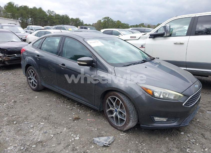 2017 Ford Focus SEL (VIN 1FADP3H22HL305908) main photo
