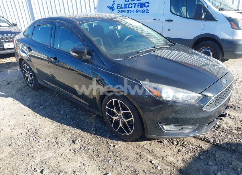 2017 Ford Focus SEL (VIN 1FADP3H22HL327004) main photo