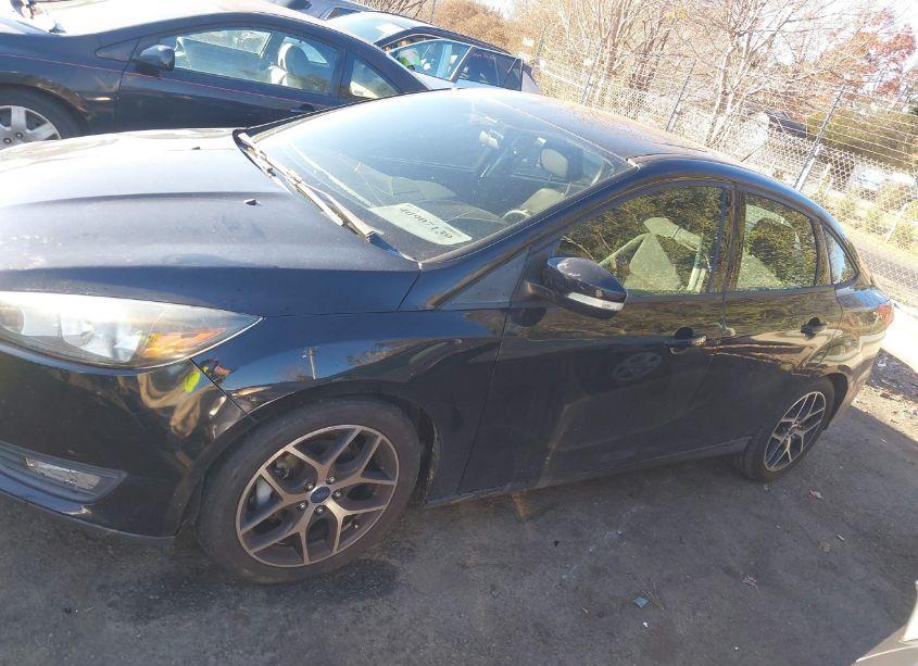 Photo 14 of 2017 Ford Focus SEL (VIN 1FADP3H22HL331408)