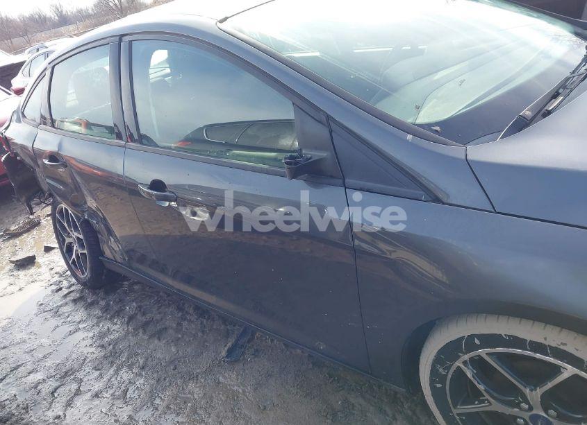 Photo 13 of 2017 Ford Focus SEL (VIN 1FADP3H23HL346905)