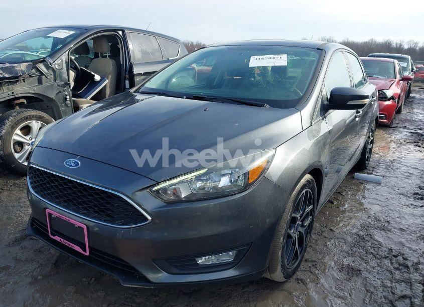 Photo 2 of 2017 Ford Focus SEL (VIN 1FADP3H23HL346905)