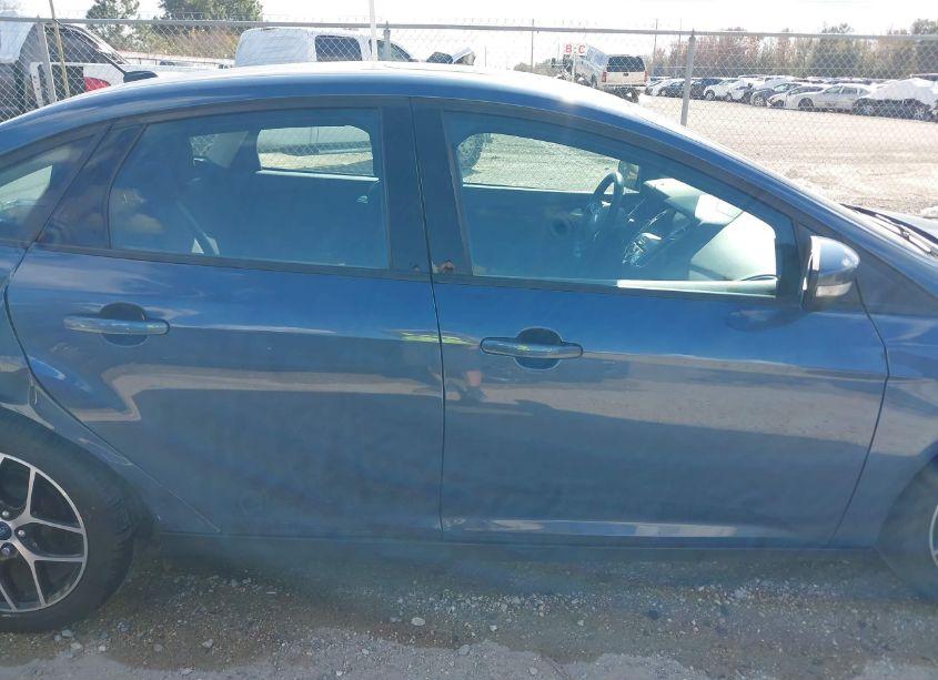 Photo 14 of 2018 Ford Focus SEL (VIN 1FADP3H23JL214765)