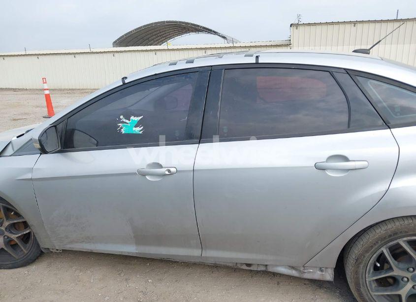 Photo 14 of 2017 Ford Focus SEL (VIN 1FADP3H24HL235375)