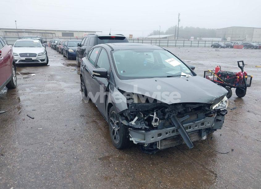 2017 Ford Focus SEL (VIN 1FADP3H24HL303223) main photo