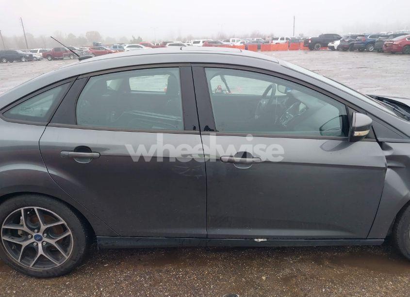 Photo 13 of 2017 Ford Focus SEL (VIN 1FADP3H24HL303223)
