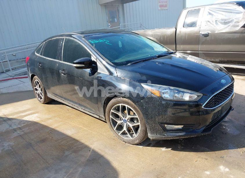 2018 Ford Focus SEL (VIN 1FADP3H24JL204374) main photo