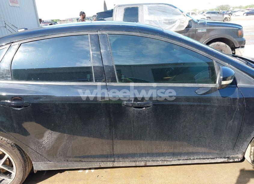 Photo 13 of 2018 Ford Focus SEL (VIN 1FADP3H24JL204374)