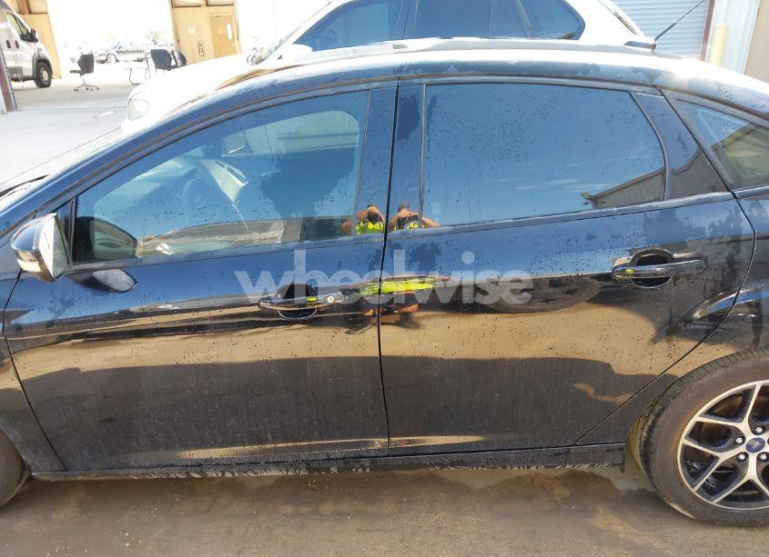 Photo 14 of 2018 Ford Focus SEL (VIN 1FADP3H24JL204374)