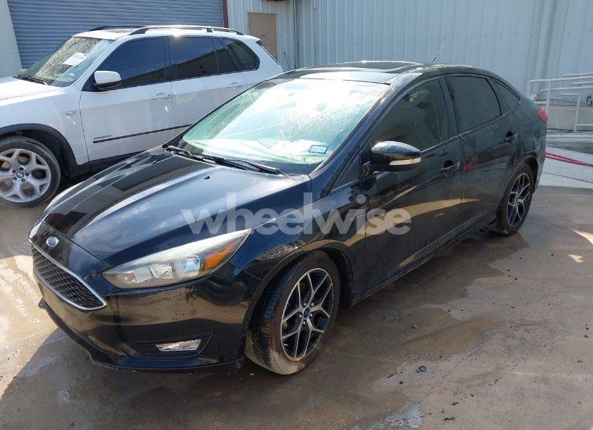 Photo 2 of 2018 Ford Focus SEL (VIN 1FADP3H24JL204374)