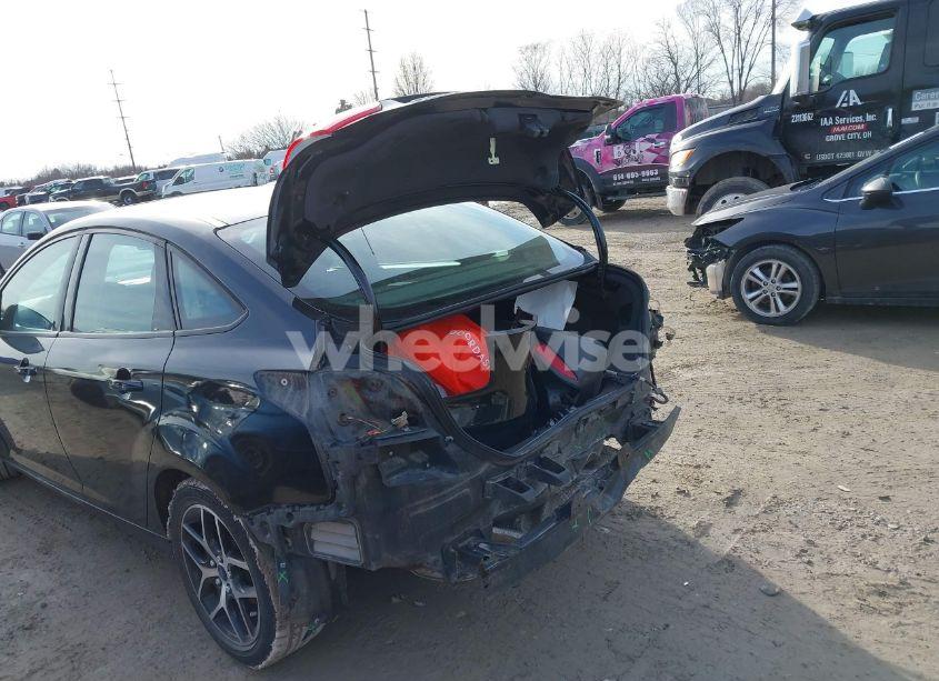 Photo 17 of 2018 Ford Focus SEL (VIN 1FADP3H24JL255213)