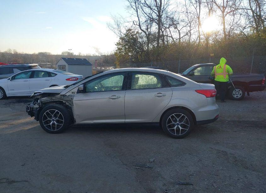 Photo 14 of 2017 Ford Focus SEL (VIN 1FADP3H25HL201347)