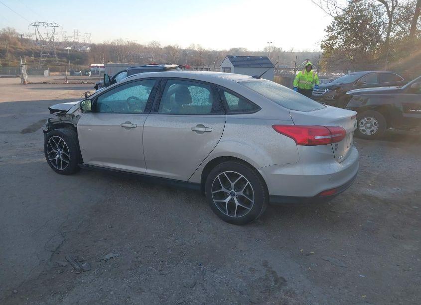 Photo 3 of 2017 Ford Focus SEL (VIN 1FADP3H25HL201347)