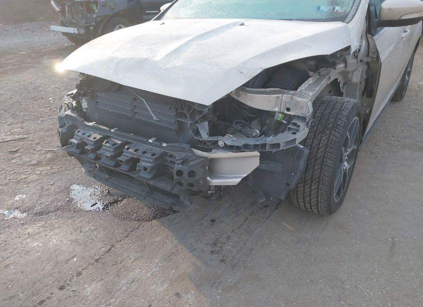 Photo 6 of 2017 Ford Focus SEL (VIN 1FADP3H25HL201347)