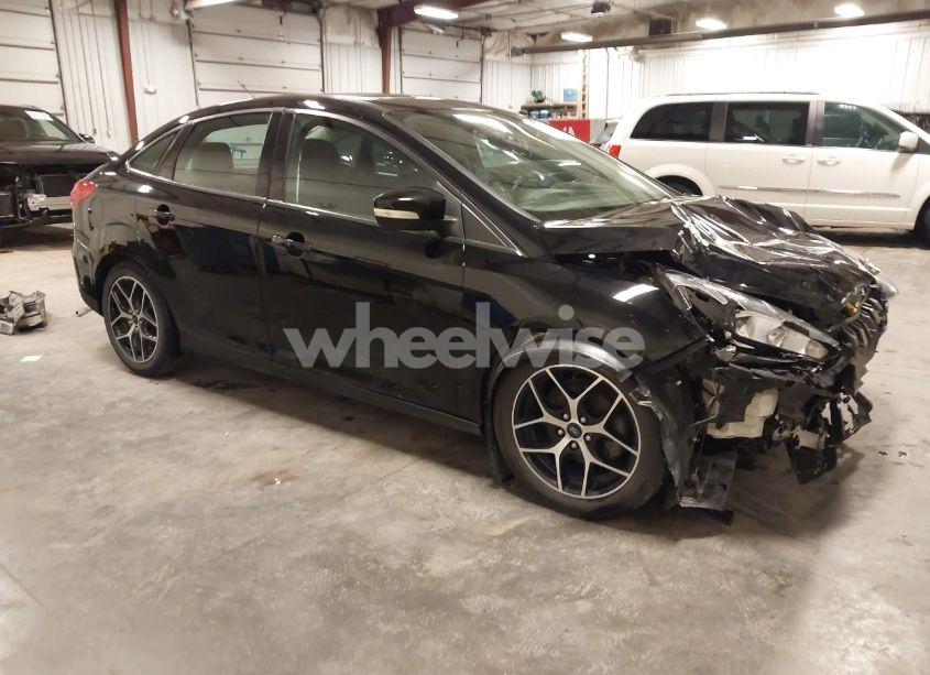2017 Ford Focus SEL (VIN 1FADP3H25HL245039) main photo