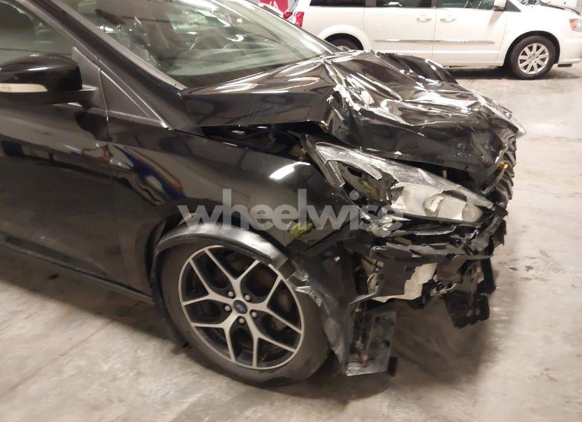 Photo 18 of 2017 Ford Focus SEL (VIN 1FADP3H25HL245039)