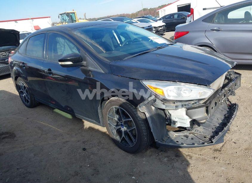 2017 Ford Focus SEL (VIN 1FADP3H25HL257661) main photo