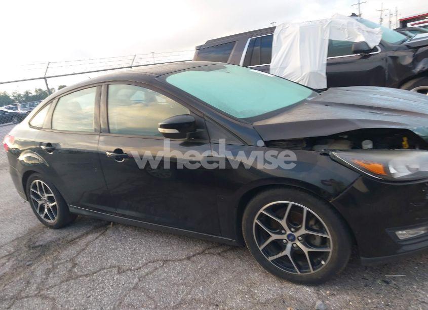 Photo 13 of 2017 Ford Focus SEL (VIN 1FADP3H25HL265128)