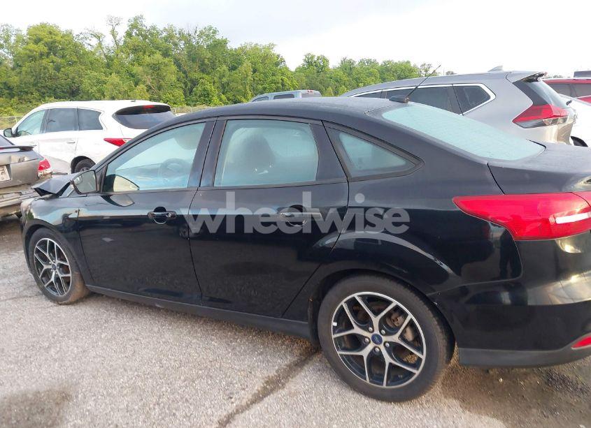 Photo 14 of 2017 Ford Focus SEL (VIN 1FADP3H25HL265128)