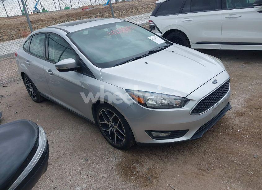 2017 Ford Focus SEL (VIN 1FADP3H25HL344217) main photo