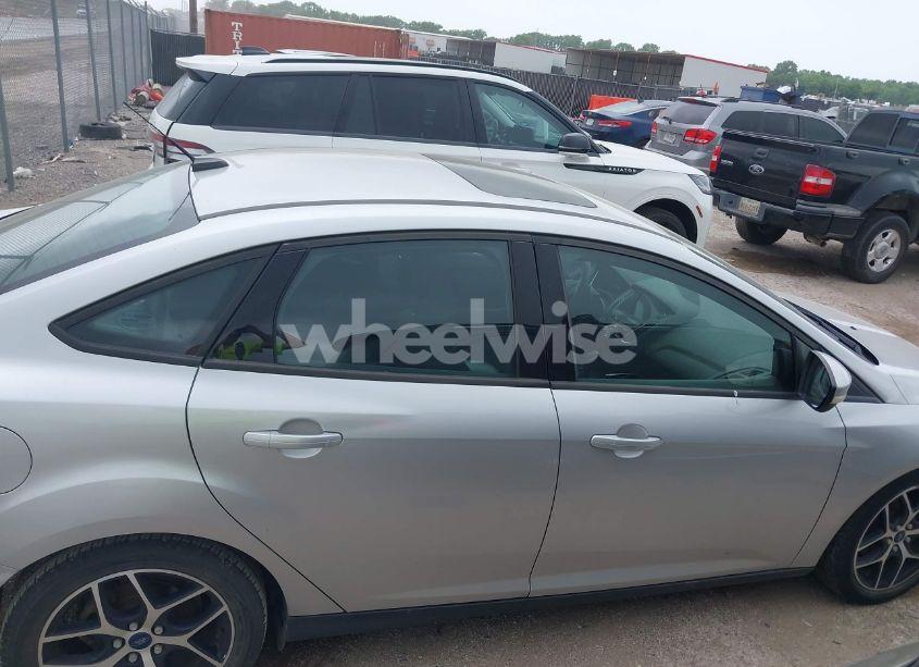 Photo 13 of 2017 Ford Focus SEL (VIN 1FADP3H25HL344217)