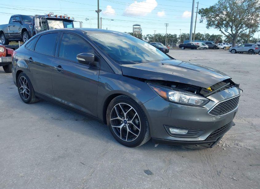 2018 Ford Focus SEL (VIN 1FADP3H25JL227016) main photo