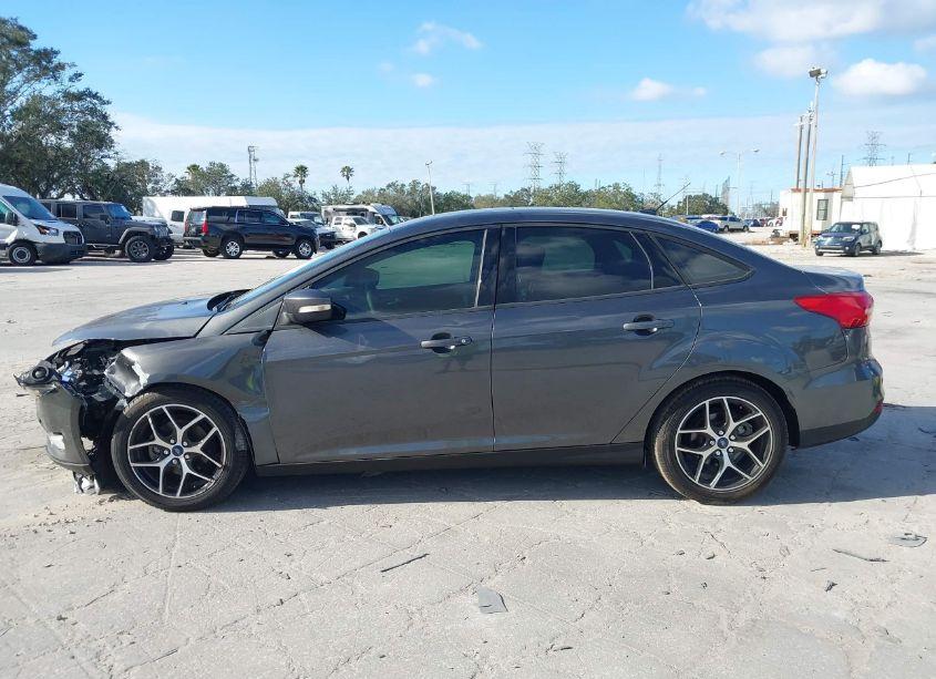 Photo 14 of 2018 Ford Focus SEL (VIN 1FADP3H25JL227016)
